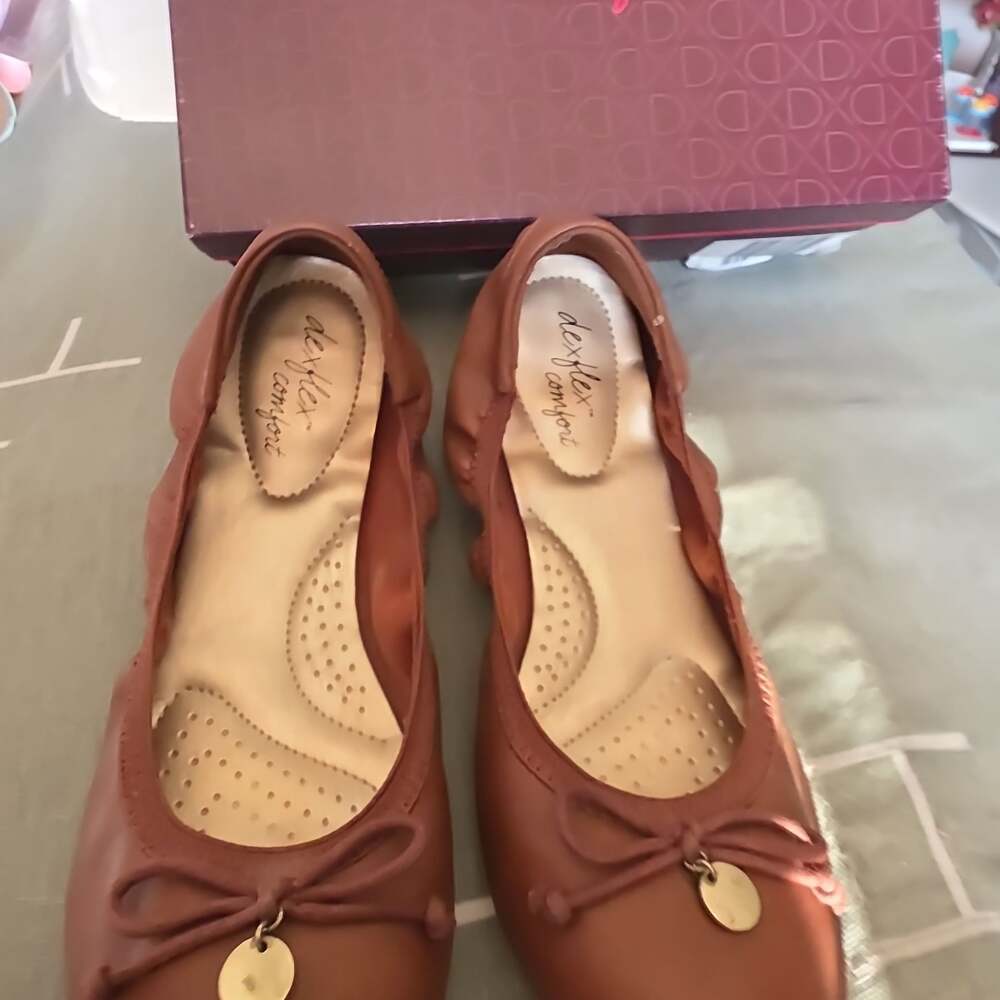 Dexflex Comfort Brown Ballet Flats with Bow and Charm